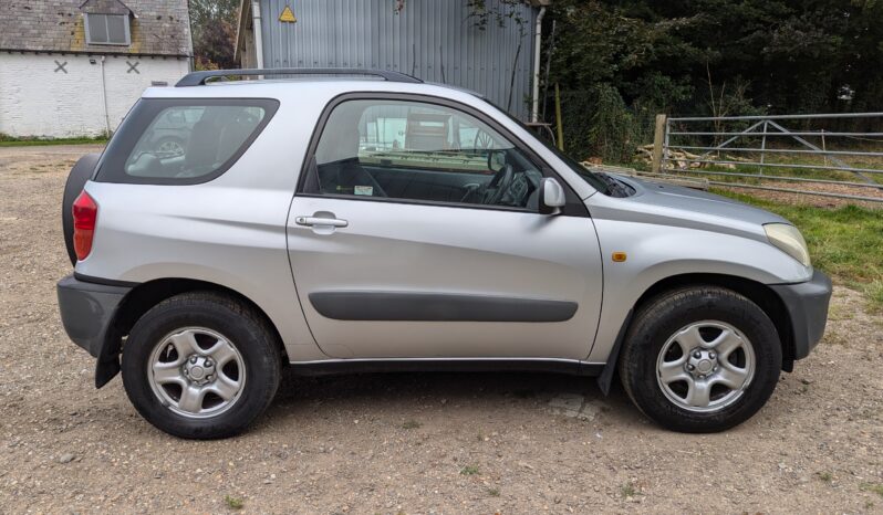 
								Toyota Rav4  2002 1 former keeper Manual Petrol ULEZ SKU813 full									