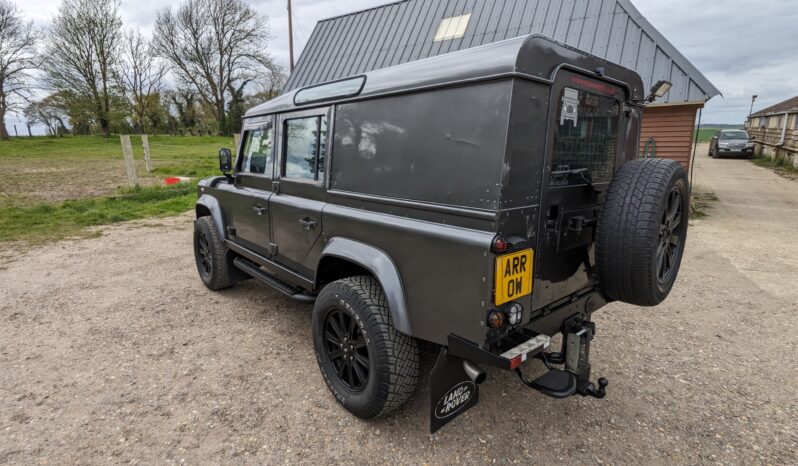 
								Land Rover Defender 2.5 110 Diesel County TD5 5 Speed Manual. 1999 SKU763 full									