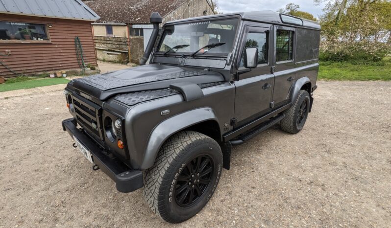 
								Land Rover Defender 2.5 110 Diesel County TD5 5 Speed Manual. 1999 SKU763 full									