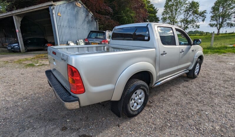 
								Toyota Hilux Invincible D-4D SKU789 full									