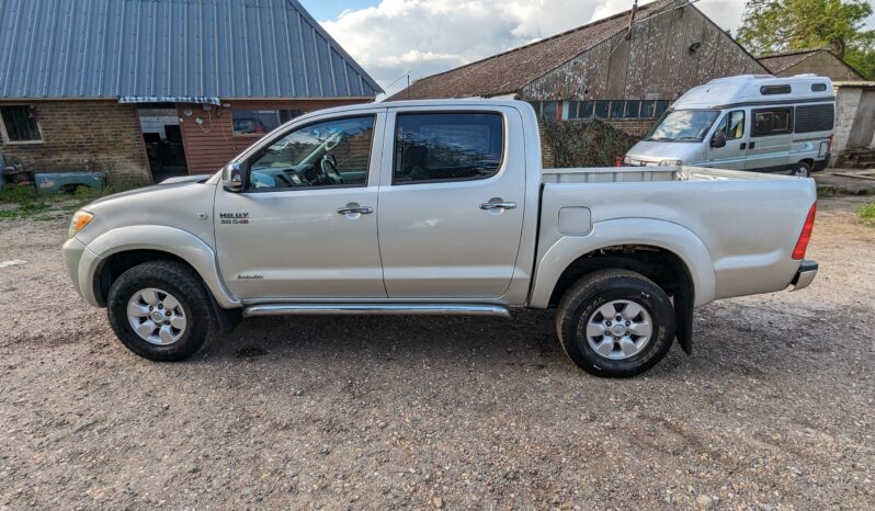 
								Toyota Hilux Invincible D-4D SKU789 full									