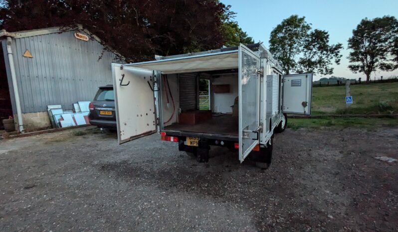 
								Land Rover Defender 300TDi 127/130 1990 “Salisbury” SKU552 full									