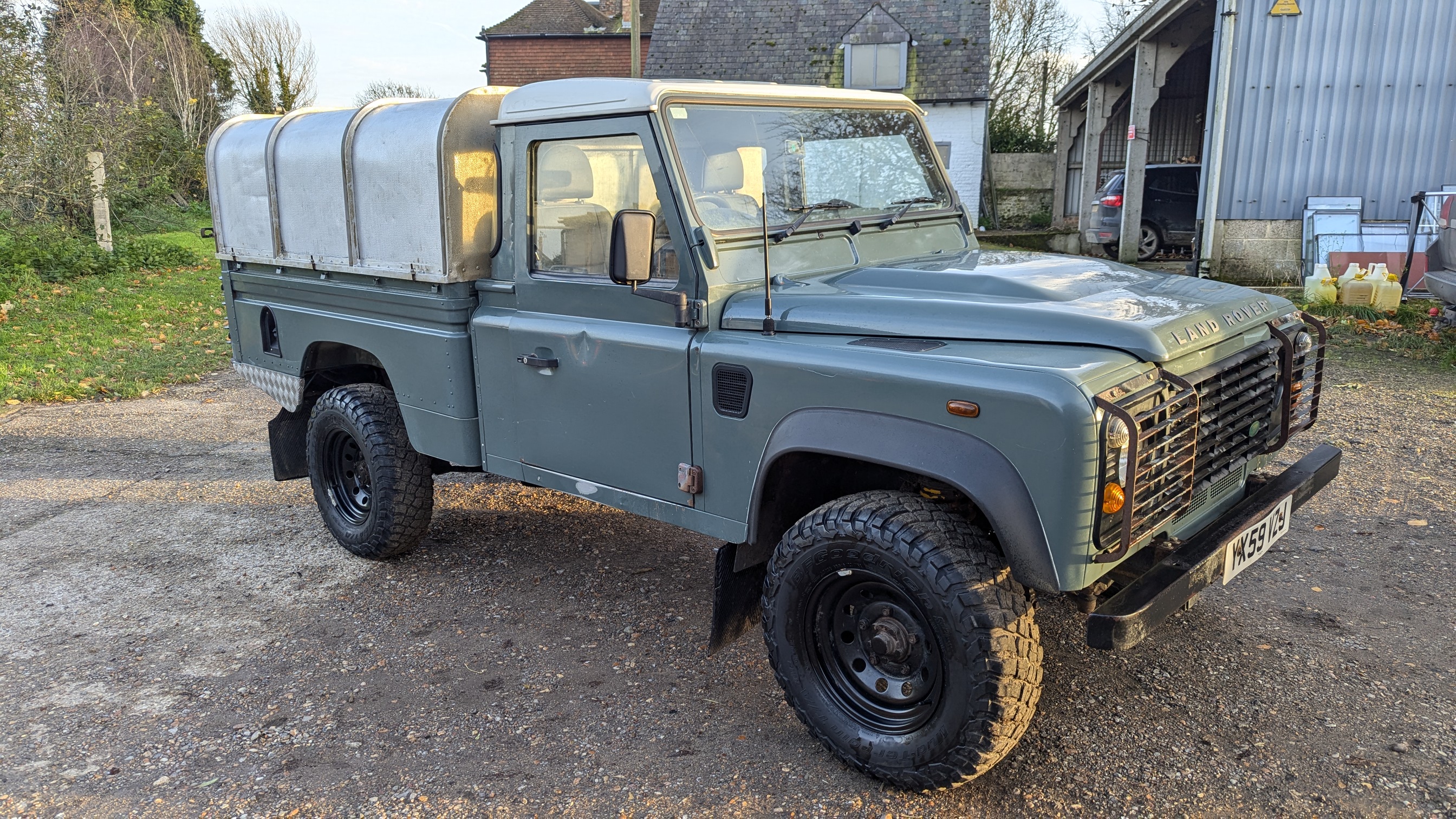 Land Rover Defender Puma 2.5 300 TDI hi cap Pick Up 2009 6 speed SKU838