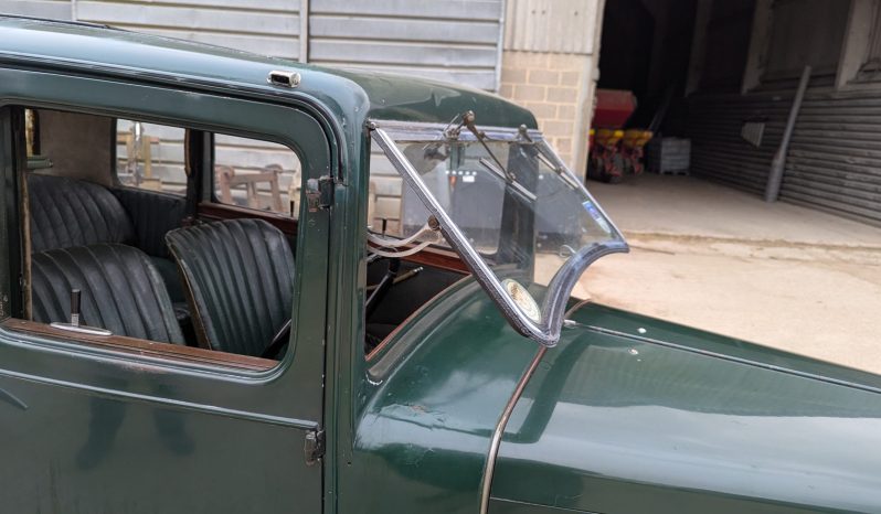 
								Morris 10/4 Saloon 1933 Same owner since 1953 SKU871 full									