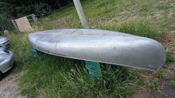 Classic Grumman aluminium 15 foot 2 or 4 person canoe.sku887