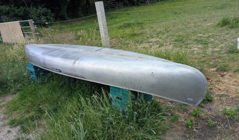 
								Classic Grumman aluminium 15 foot 2 or 4 person canoe.sku887 full									