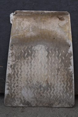 
										Various Land Rover and other car parts.  Call 07706 333444 to view by appointment.  Barn clearance. Buyer collects full									