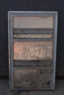 
										Various Land Rover and other car parts.  Call 07706 333444 to view by appointment.  Barn clearance. Buyer collects full									