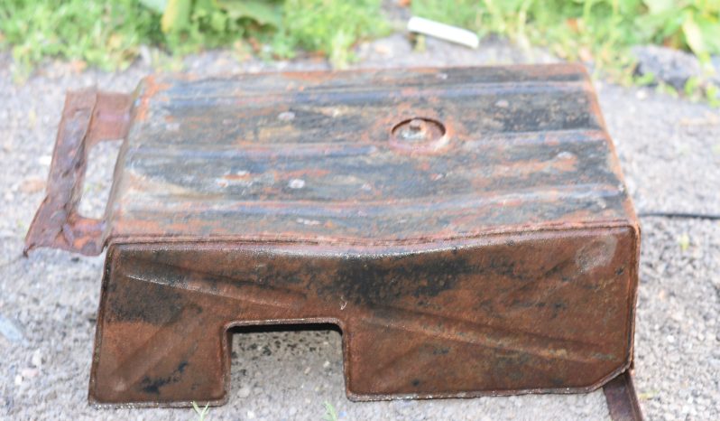 
								Various Land Rover and other car parts.  Call 07706 333444 to view by appointment.  Barn clearance. Buyer collects full									