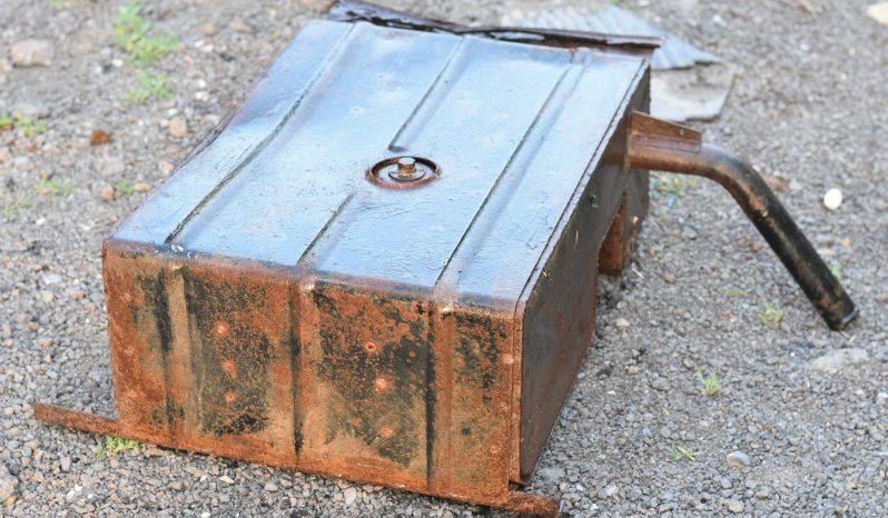 
								Various Land Rover and other car parts.  Call 07706 333444 to view by appointment.  Barn clearance. Buyer collects full									