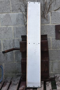 
										Various Land Rover and other car parts.  Call 07706 333444 to view by appointment.  Barn clearance. Buyer collects full									