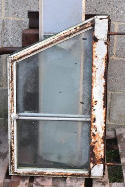 
										Various Land Rover and other car parts.  Call 07706 333444 to view by appointment.  Barn clearance. Buyer collects full									