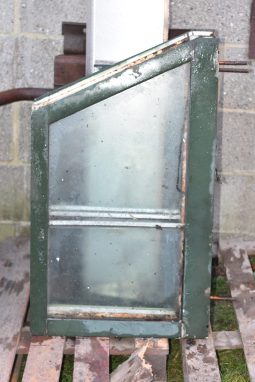 
										Various Land Rover and other car parts.  Call 07706 333444 to view by appointment.  Barn clearance. Buyer collects full									