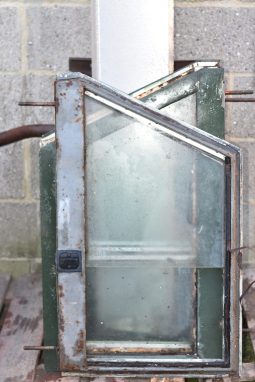 
										Various Land Rover and other car parts.  Call 07706 333444 to view by appointment.  Barn clearance. Buyer collects full									