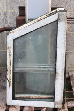 
										Various Land Rover and other car parts.  Call 07706 333444 to view by appointment.  Barn clearance. Buyer collects full									