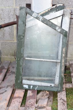 
										Various Land Rover and other car parts.  Call 07706 333444 to view by appointment.  Barn clearance. Buyer collects full									