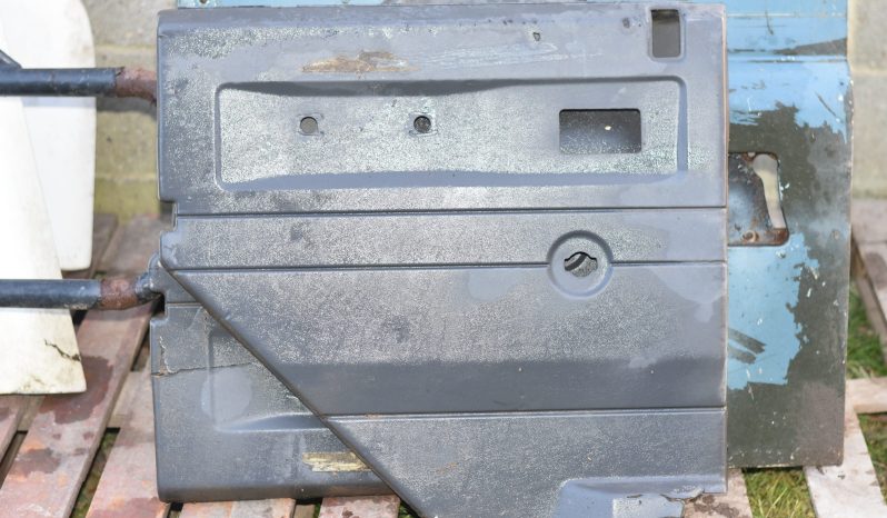 
								Various Land Rover and other car parts.  Call 07706 333444 to view by appointment.  Barn clearance. Buyer collects full									