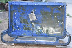 
										Various Land Rover and other car parts.  Call 07706 333444 to view by appointment.  Barn clearance. Buyer collects full									