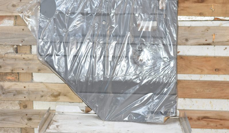 
								Various Land Rover and other car parts.  Call 07706 333444 to view by appointment.  Barn clearance. Buyer collects full									