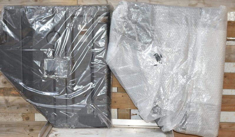 
								Various Land Rover and other car parts.  Call 07706 333444 to view by appointment.  Barn clearance. Buyer collects full									