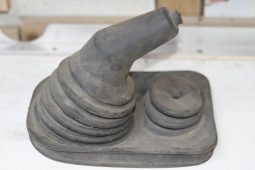 
										Various Land Rover and other car parts.  Call 07706 333444 to view by appointment.  Barn clearance. Buyer collects full									