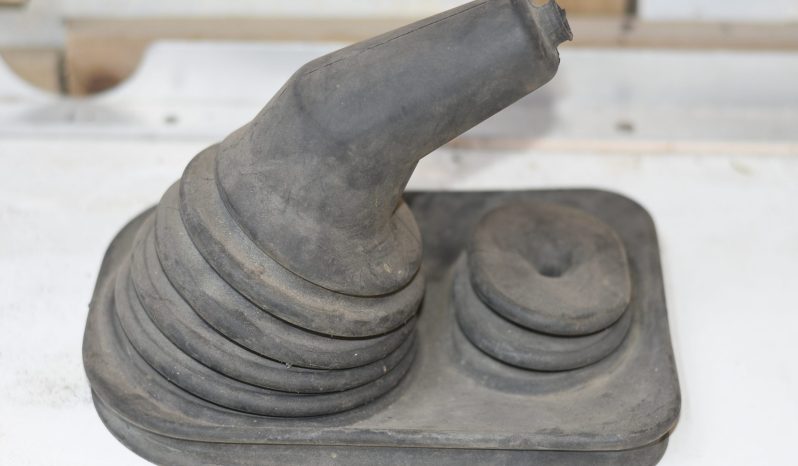 
								Various Land Rover and other car parts.  Call 07706 333444 to view by appointment.  Barn clearance. Buyer collects full									