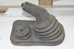 
										Various Land Rover and other car parts.  Call 07706 333444 to view by appointment.  Barn clearance. Buyer collects full									