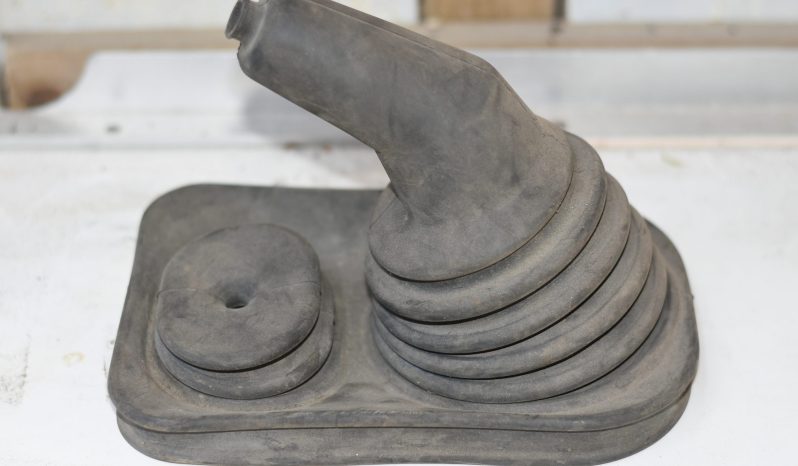 
								Various Land Rover and other car parts.  Call 07706 333444 to view by appointment.  Barn clearance. Buyer collects full									