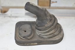 
										Various Land Rover and other car parts.  Call 07706 333444 to view by appointment.  Barn clearance. Buyer collects full									