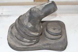 
										Various Land Rover and other car parts.  Call 07706 333444 to view by appointment.  Barn clearance. Buyer collects full									