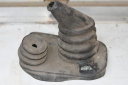 
										Various Land Rover and other car parts.  Call 07706 333444 to view by appointment.  Barn clearance. Buyer collects full									