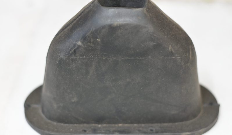 
								Various Land Rover and other car parts.  Call 07706 333444 to view by appointment.  Barn clearance. Buyer collects full									