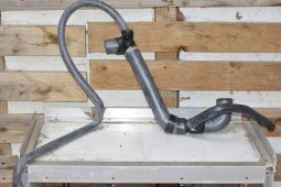 
										Various Land Rover and other car parts.  Call 07706 333444 to view by appointment.  Barn clearance. Buyer collects full									