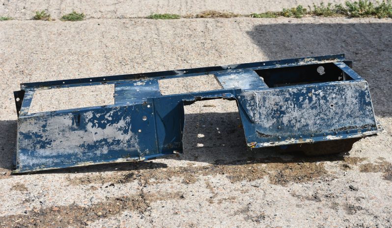 
								Various Land Rover and other car parts.  Call 07706 333444 to view by appointment.  Barn clearance. Buyer collects full									