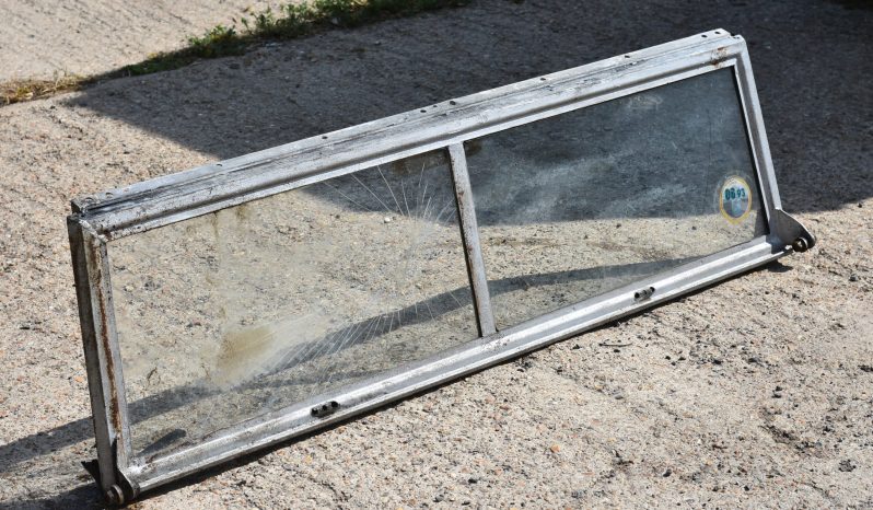 
								Various Land Rover and other car parts.  Call 07706 333444 to view by appointment.  Barn clearance. Buyer collects full									