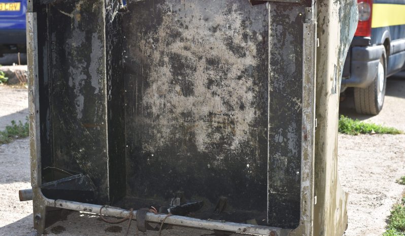 
								Various Land Rover and other car parts.  Call 07706 333444 to view by appointment.  Barn clearance. Buyer collects full									