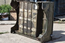 
										Various Land Rover and other car parts.  Call 07706 333444 to view by appointment.  Barn clearance. Buyer collects full									