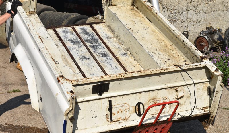 
								Various Land Rover and other car parts.  Call 07706 333444 to view by appointment.  Barn clearance. Buyer collects full									