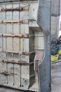 
										Various Land Rover and other car parts.  Call 07706 333444 to view by appointment.  Barn clearance. Buyer collects full									