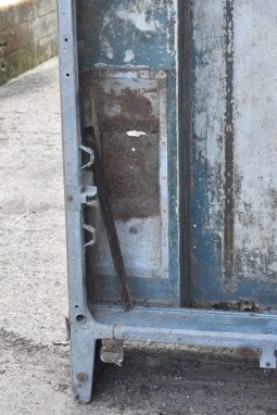 
										Various Land Rover and other car parts.  Call 07706 333444 to view by appointment.  Barn clearance. Buyer collects full									