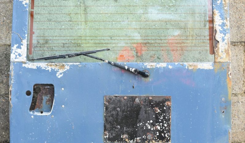 
								Various Land Rover and other car parts.  Call 07706 333444 to view by appointment.  Barn clearance. Buyer collects full									