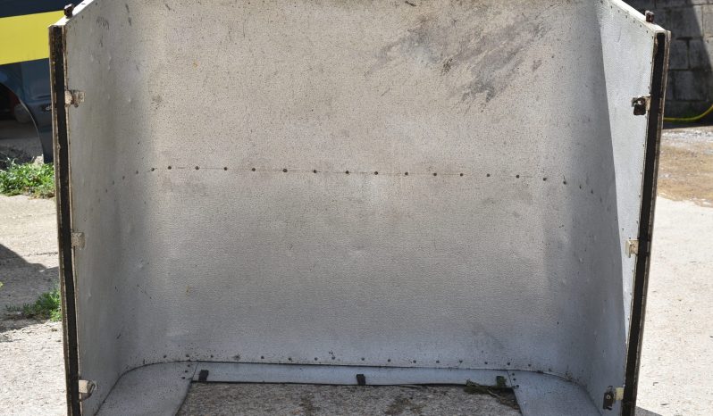 
								Various Land Rover and other car parts.  Call 07706 333444 to view by appointment.  Barn clearance. Buyer collects full									