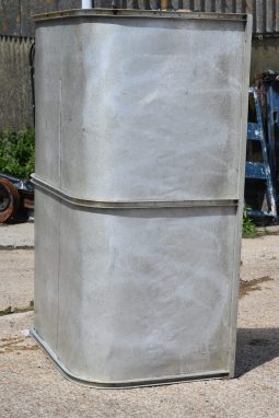 
										Various Land Rover and other car parts.  Call 07706 333444 to view by appointment.  Barn clearance. Buyer collects full									