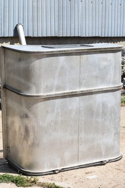 
										Various Land Rover and other car parts.  Call 07706 333444 to view by appointment.  Barn clearance. Buyer collects full									