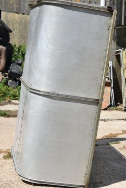 
										Various Land Rover and other car parts.  Call 07706 333444 to view by appointment.  Barn clearance. Buyer collects full									