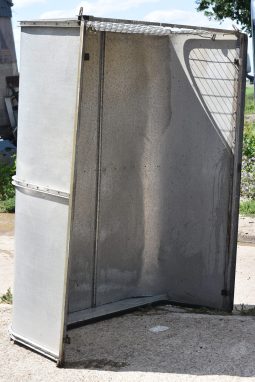 
										Various Land Rover and other car parts.  Call 07706 333444 to view by appointment.  Barn clearance. Buyer collects full									