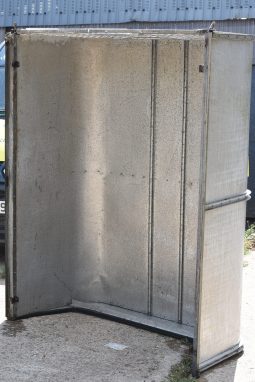 
										Various Land Rover and other car parts.  Call 07706 333444 to view by appointment.  Barn clearance. Buyer collects full									