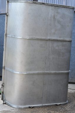 
										Various Land Rover and other car parts.  Call 07706 333444 to view by appointment.  Barn clearance. Buyer collects full									