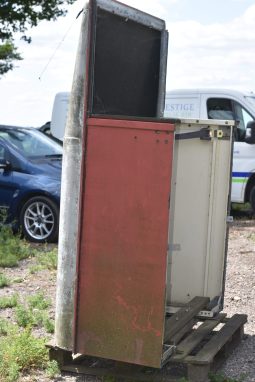 
										Various Land Rover and other car parts.  Call 07706 333444 to view by appointment.  Barn clearance. Buyer collects full									