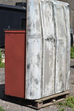 
										Various Land Rover and other car parts.  Call 07706 333444 to view by appointment.  Barn clearance. Buyer collects full									